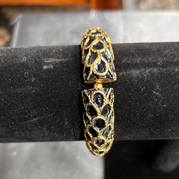 Kenneth Jay Lane Gold and Black Mesh Bracelet - Picture 3 of 4